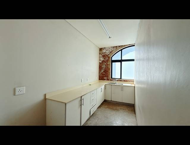 754M² OFFICE TO LET IN POINT WATERFRONT